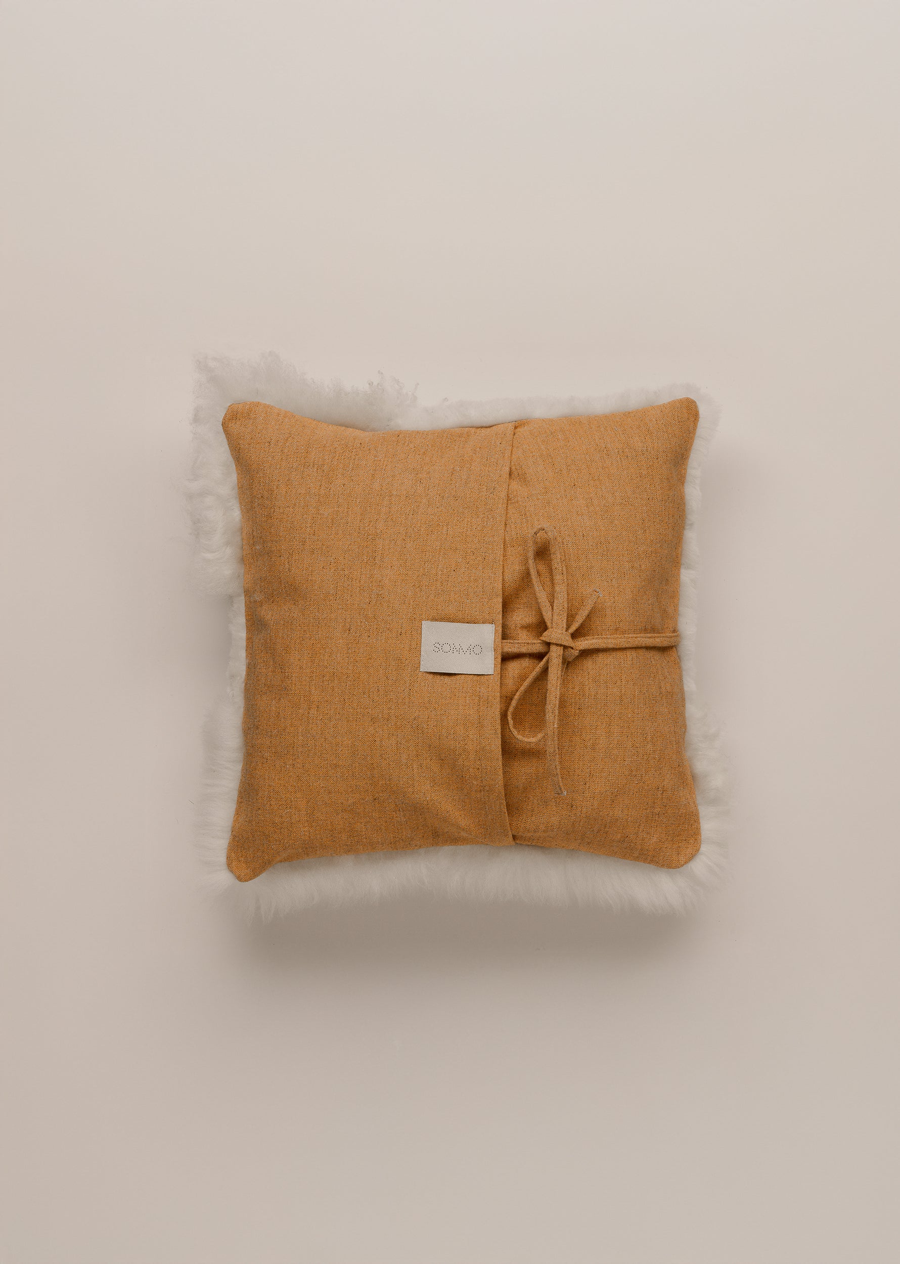 FUNDA DE COJÍN DE PIEL Y LANA "MONTAÑA"