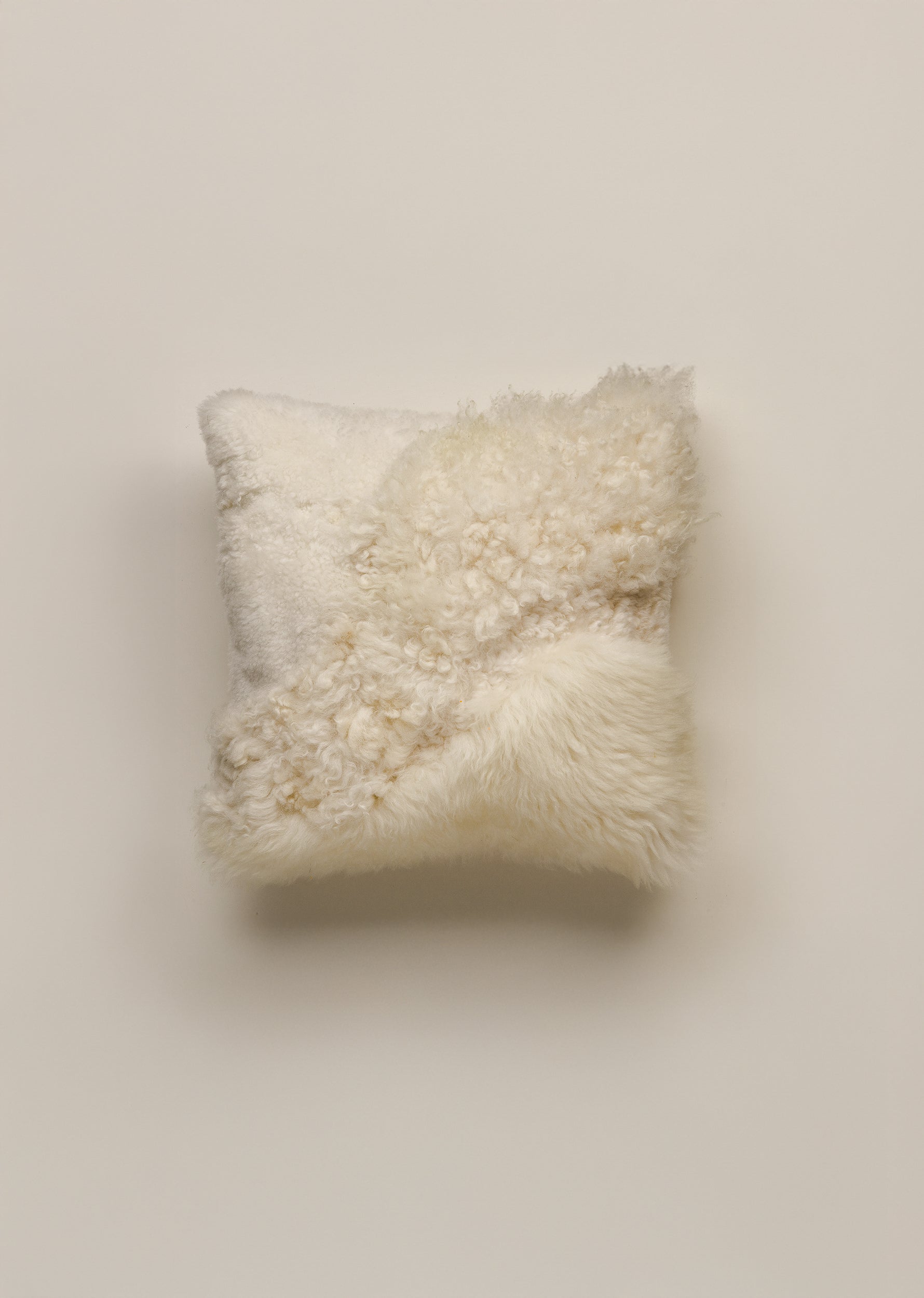 "MONTAÑA" LEATHER AND WOOL CUSHION COVER