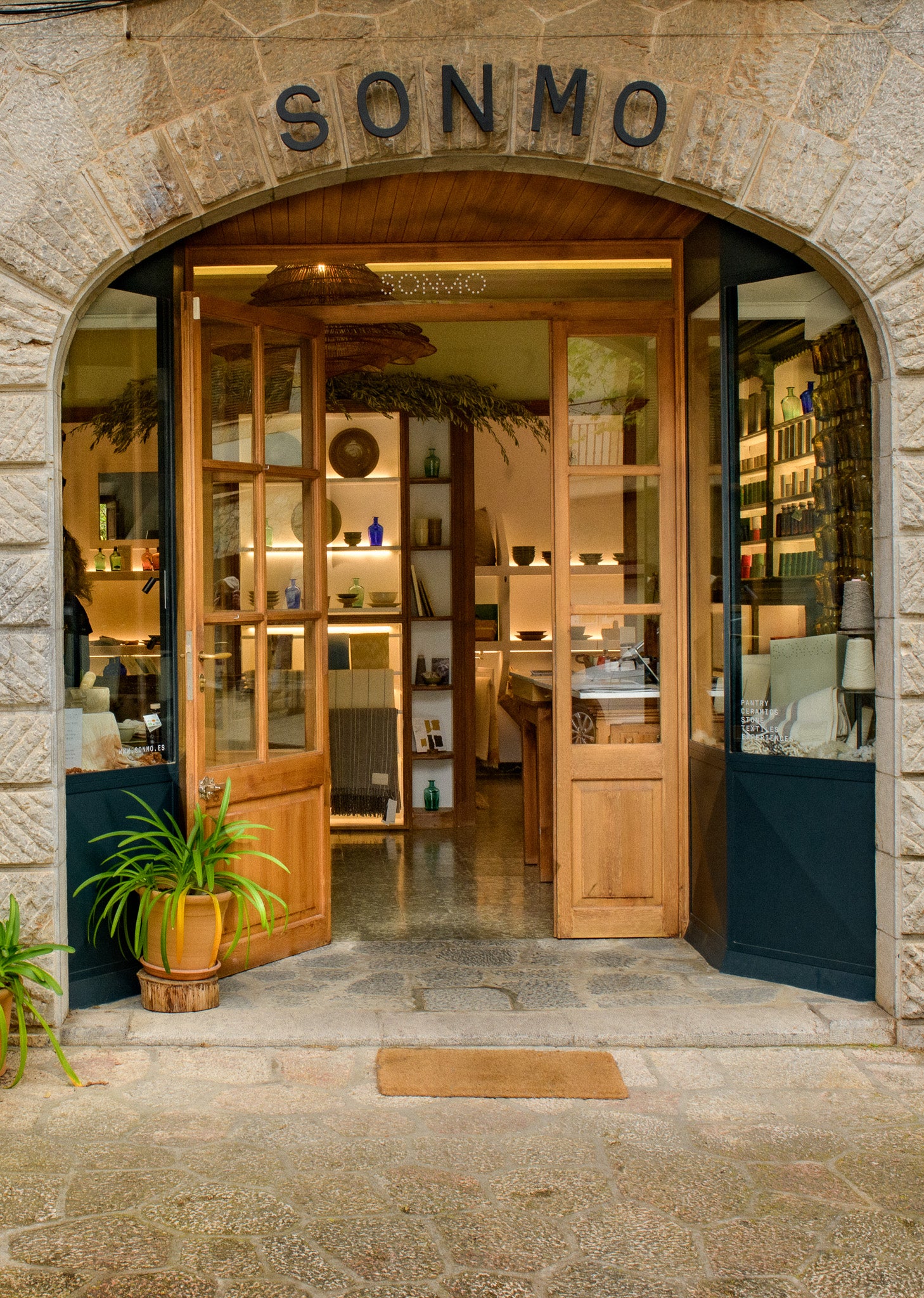 CATAS DE ACEITE EN VALLDEMOSSA