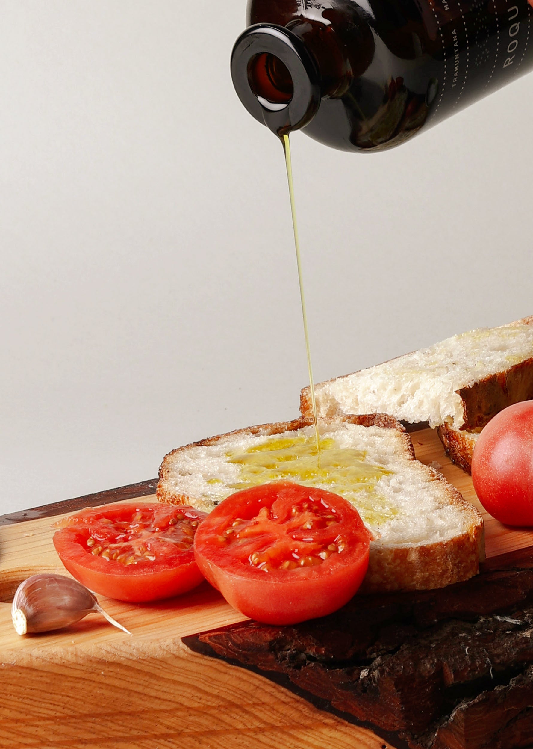 ORGANIC EXTRA VIRGIN OLIVE OIL IN GLASS BOTTLE