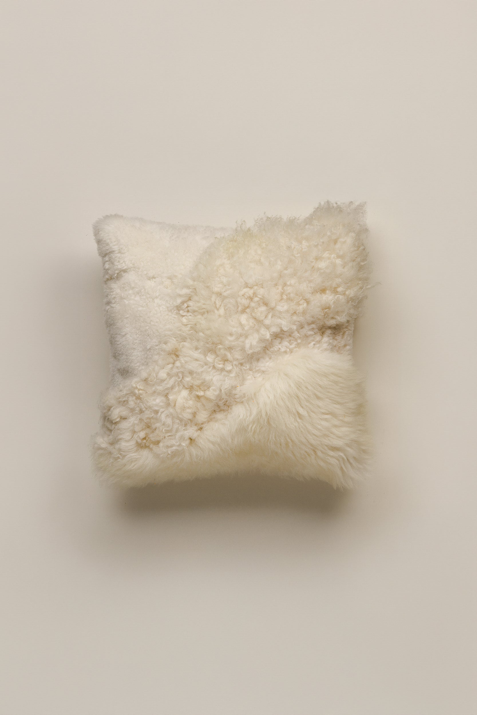 FUNDA DE COJÍN DE PIEL Y LANA "MONTAÑA"