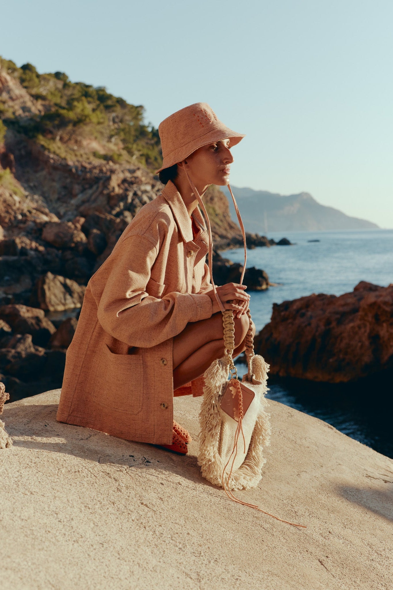 GORRO BUCKET DE LANA Y ALGODÓN "CAMP" Salmón