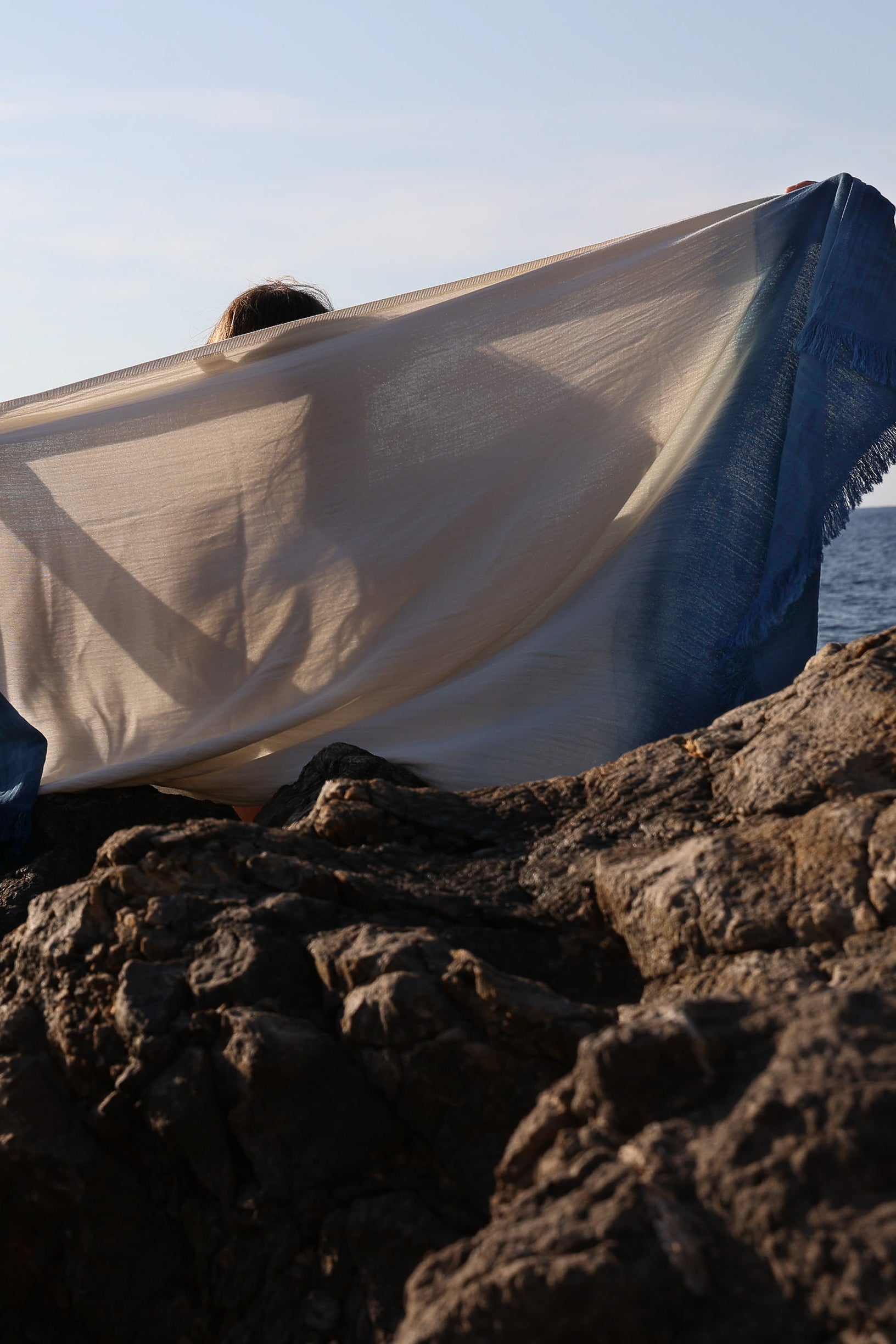 TOALLA DE DOBLE CAPA DE ALGODÓN. TÉCNICA “DIP DYE”