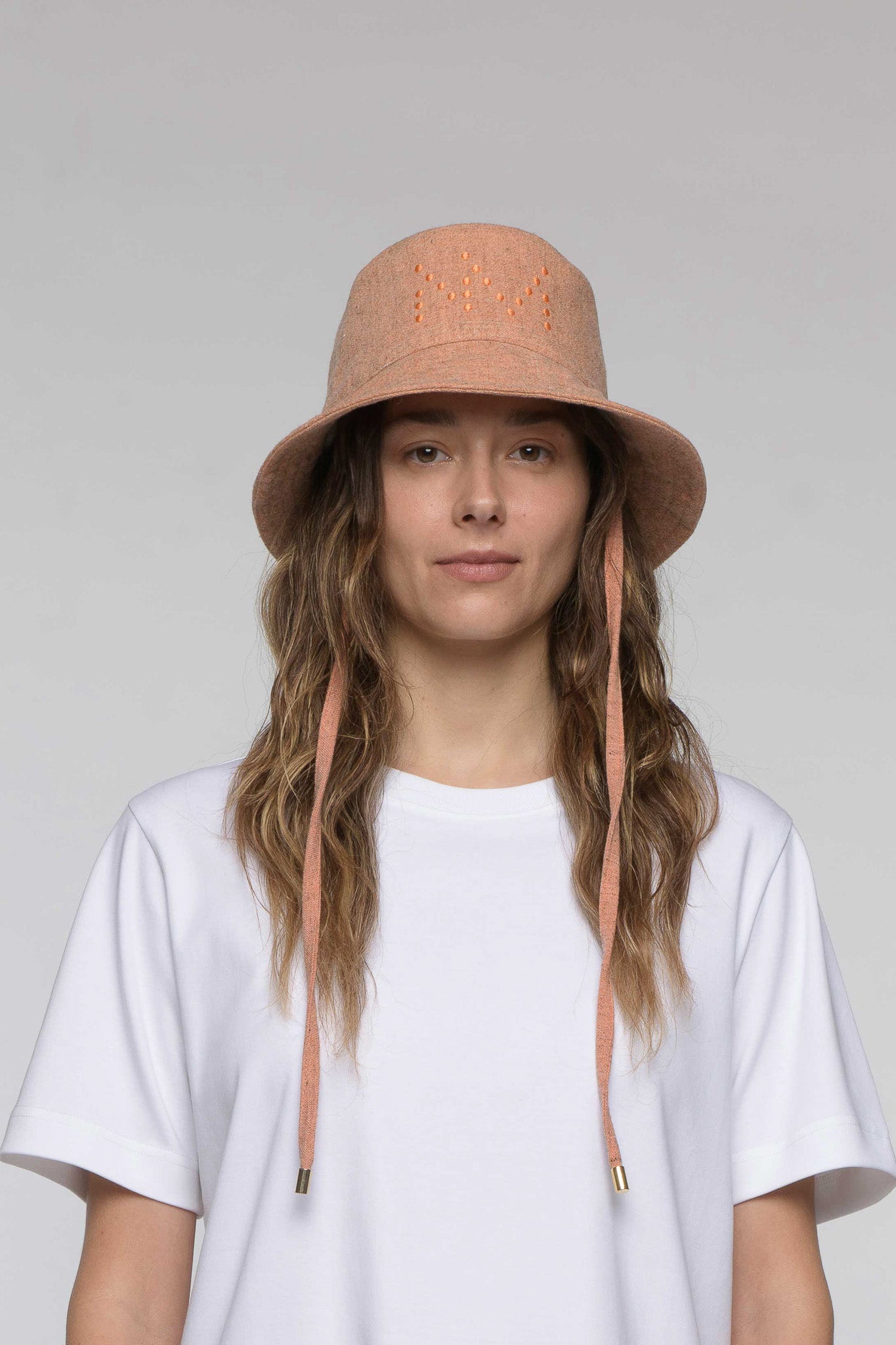 GORRO BUCKET DE LANA Y ALGODÓN "CAMP" Salmón