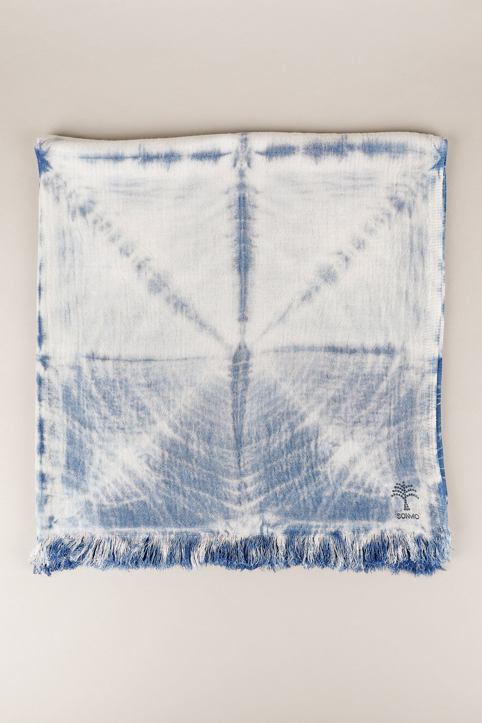 TOALLA DE DOBLE CAPA DE ALGODÓN. TÉCNICA “PLEGADO Y TEÑIDO”